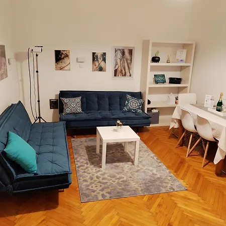 Апартаменты Hi!5 Spacious Palotanegyed *