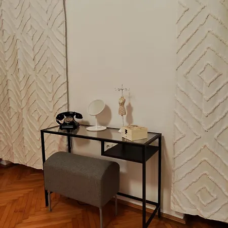 Hi!5 Spacious Palotanegyed Apartament Budapesta