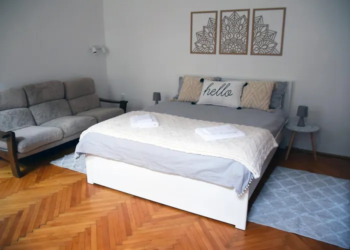 아파트 Hi!5 Spacious Palotanegyed *